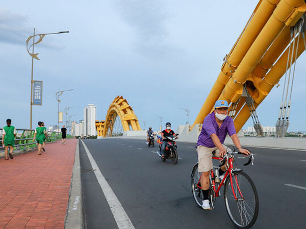 Nhiều người ở Đà Nẵng bị phạt vì ra đường tập thể dục