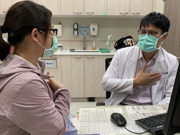 Phát hiện ngực nổi hạch khi đang tắm, cô gái trẻ lập tức làm ngay một việc đúng đắn và nhận kết quả đầy may mắn