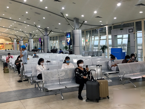 Giá vé máy bay lại 'rẻ bèo', hàng không kêu cứu