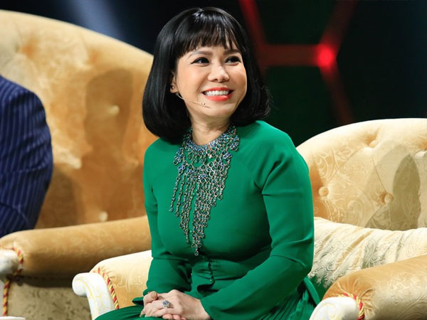 Giữa lùm xùm BTV VTV ví người bán hàng rong như 'ký sinh trùng', danh hài Việt Hương có động thái gây chú ý