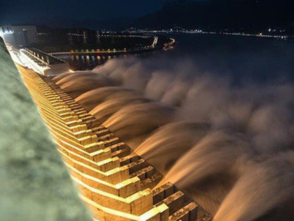 Đập Tam Hiệp mở đồng loạt 11 cửa xả, Trung Quốc 'dàn trận' đón lũ lớn chưa từng thấy