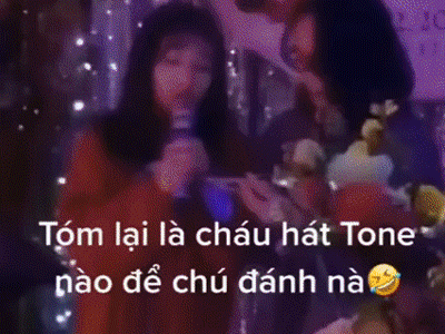 Màn trình diễn 'Yes I do' của cô gái trẻ trong đám cưới khiến anh đệm đàn kìm không được phải làm dấu thánh, gương mặt bất lực thực sự