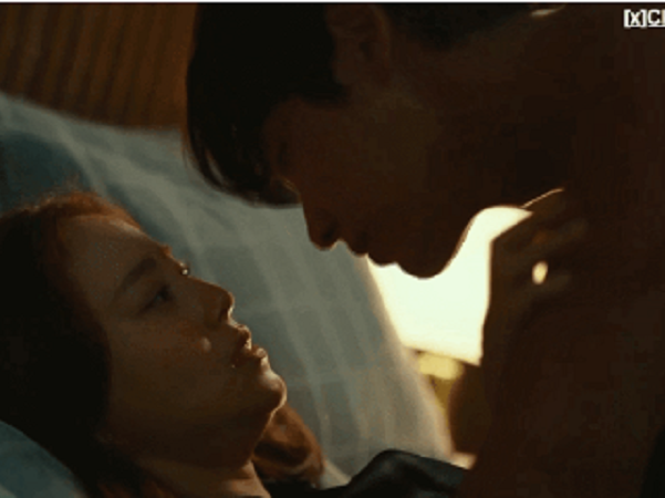Sốc với cảnh giường chiếu của Lee Jun Ki và Moon Chae Won, dân mạng share 'điên đảo' vì quá nóng