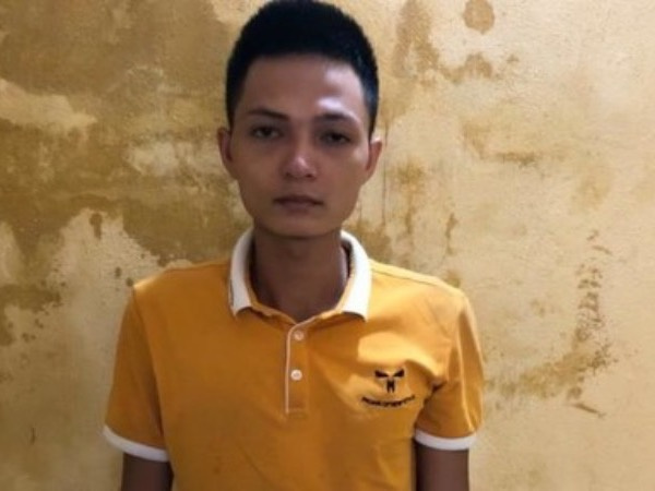 Bắt thêm nhân viên quán nướng bắt khách quỳ gối xin lỗi