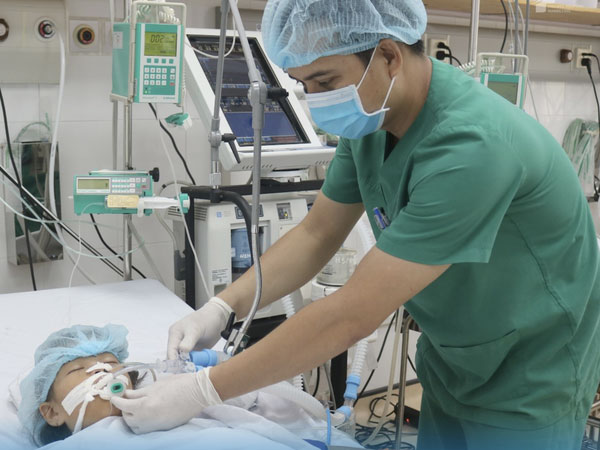 Rơi xuống sông khi theo ông nội câu cá, cháu trai chết đuối, cháu gái 9 tuổi nguy kịch
