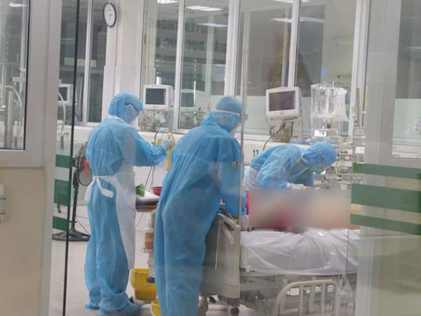 3 người khỏi Covid-19, trong đó có cụ ông 76 tuổi, tổn thương phổi nặng