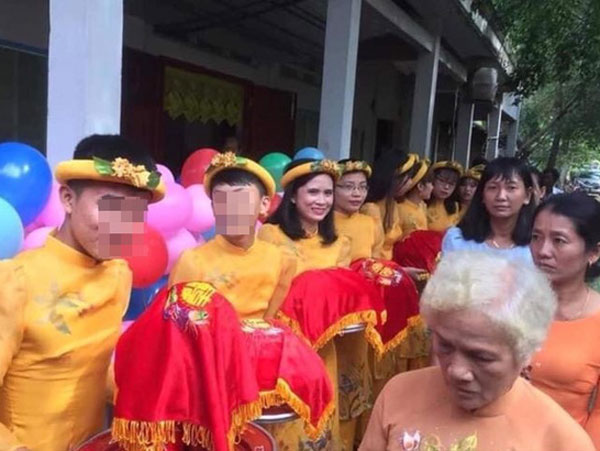 Liếc qua dàn bê tráp biết ngay nhà gái thiếu người, sự xuất hiện của 2 nhân vật đầu hàng chiếm hết spotlight