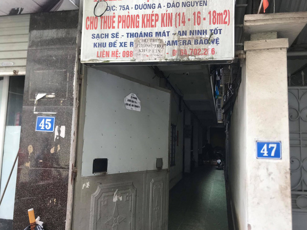 Nữ sinh đại học bỏ rơi con sơ sinh trong khe tường ở Hà Nội đang hoảng loạn, công an phải đưa đi khám