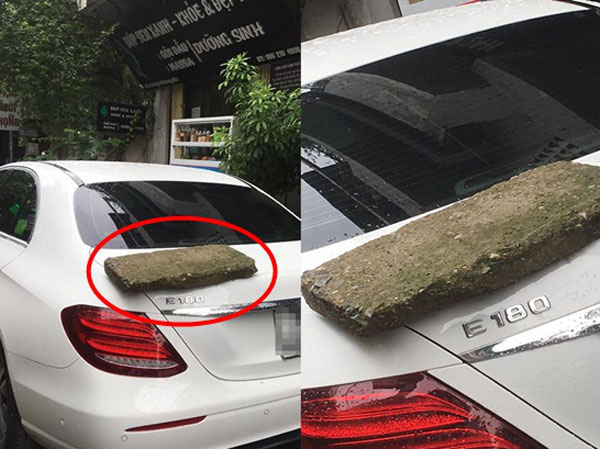 Vừa bước ra cửa đã chứng kiến ngay chiếc ô tô đỗ 'hãm', chủ nhà không nói một câu đặt ngay vật này lên xe để 'dằn mặt'