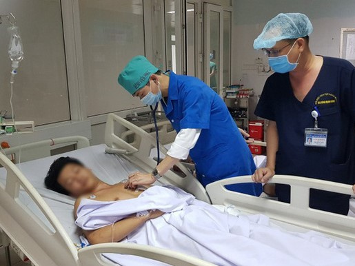 Đốt rác trước cửa nhà, nam thanh niên bị đạn găm trúng tim