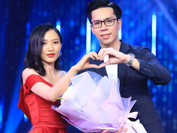 Chân dung nam chính 'Người ấy là ai' tập cuối: Là MC truyền hình Quốc hội, sở hữu giọng nói đầy ấm áp đốn tim khán giả