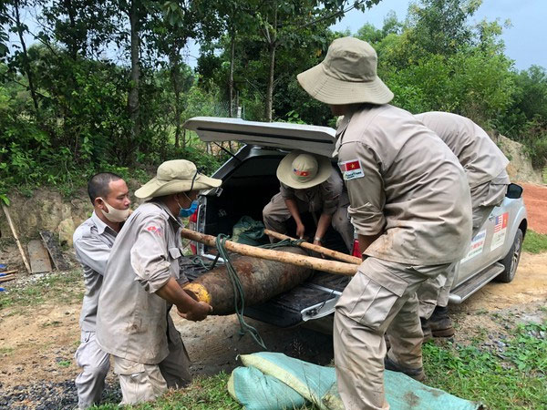 Đào mỏ đá, phát hiện quả bom 'khủng' nằm sâu trong lòng đất