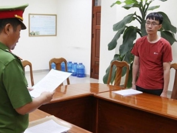Nhân viên ngân hàng ghi khống hồ sơ, khách hàng ôm nợ 'khủng'