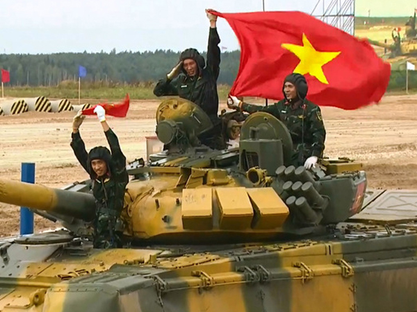 Tăng Việt Nam về đích đầu tiên trong trận ra quân