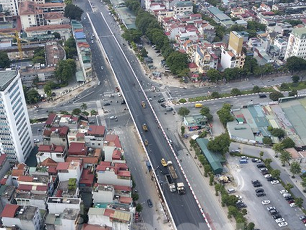 Nhìn gần cây cầu vượt quy mô lớn nhất Hà Nội sắp thông xe