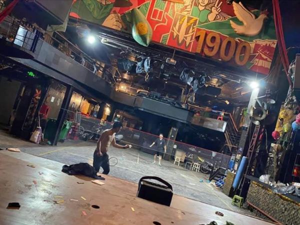 Club 'đi đu đưa' nổi tiếng nhất nhì Hà Nội biến thành sân cầu lông vì nghỉ dịch Covid-19