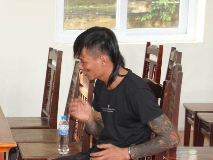 Đường cùng, mẹ tố cáo con trai "ngáo đá" dùng súng dọa giết vợ, con
