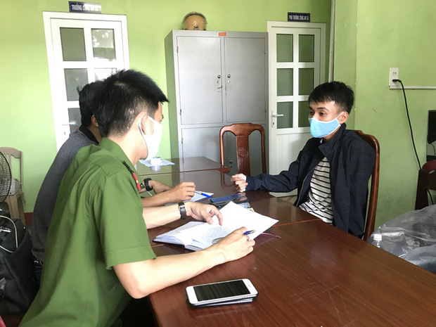 Tạm giữ hình sự kẻ cướp điện thoại của nữ shipper