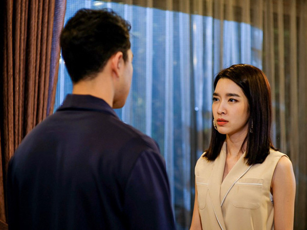 Nghe mẹ bỏ vợ, 4 năm sau anh chồng sốc nặng khi nhìn thấy bóng dáng quen thuộc ăn diện sang chảnh sánh vai bên sếp mình