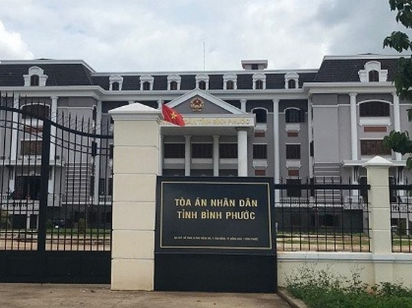 Uống thuốc tự tử tại tòa: Bị cáo có hành vi côn đồ, đâm người sau khi ghẹo gái nhà lành