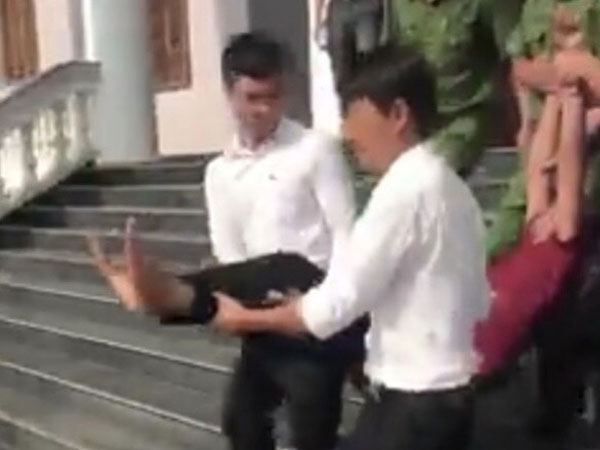 Lại có bị cáo tự tử ở trụ sở TAND Bình Phước