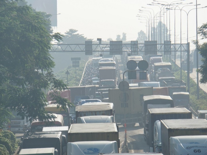 Ba ô tô tông liên hoàn, hàng nghìn phương tiện kẹt cứng trên Quốc lộ 1