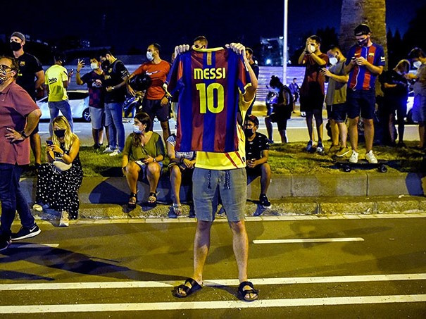 Culé biểu tình đòi 'đá đít' Bartomeu, Barca tiến hành họp khẩn
