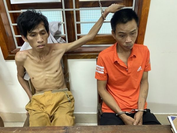 Kẻ buôn ma túy rút chốt lựu đạn chống trả công an