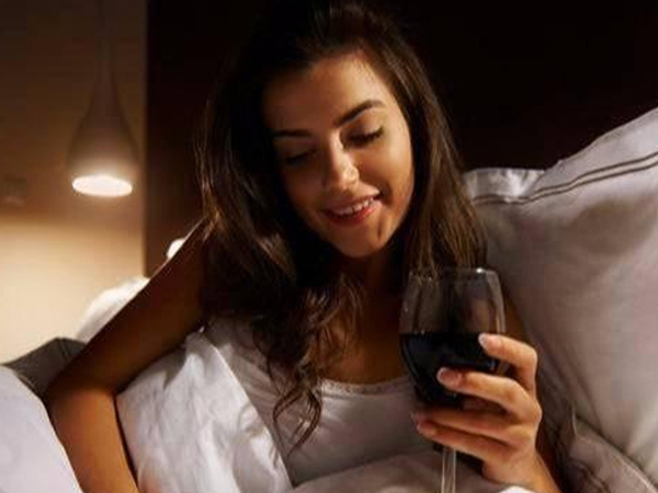 Ba thói quen trước khi ngủ đang rút ngắn tuổi thọ của bạn