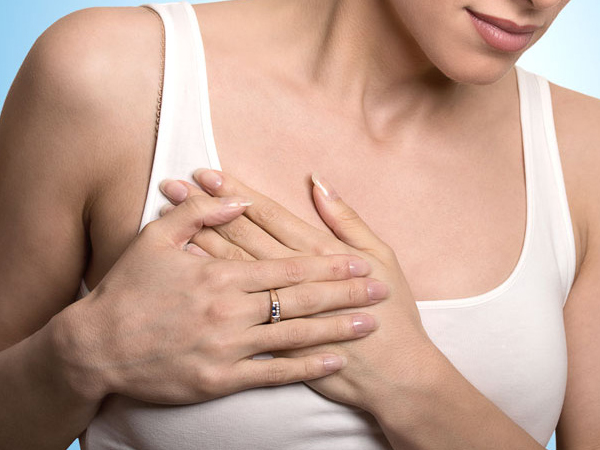 Thấy rõ dấu hiệu nghi ngờ nhưng bác sĩ liên tục chẩn đoán sai, người phụ nữ 35 tuổi quyết tâm làm một việc giúp mình chiến thắng bệnh ung thư vú