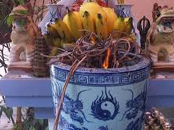 Những dấu hiệu bất thường của bát hương, nhà nào có phải thay ngay kẻo tài lộc kéo nhau đi hết, ốm đau bệnh tật
