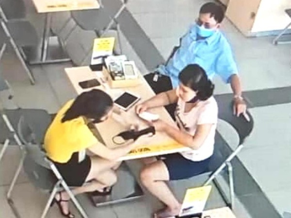 Vụ bé gái 14 tuổi mất tích cùng người đàn ông lạ: 'Hỏi gì con tôi cũng khóc'