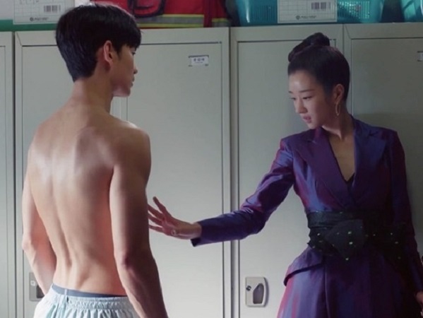 'Điên thì có sao' của Kim Soo Hyun - Seo Ye Ji bất ngờ bị bôi tên xử phạt vì sử dụng từ ngữ tục tĩu