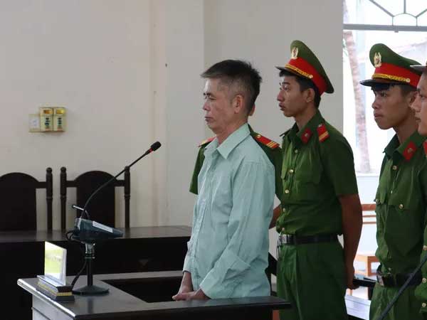 Ghen mù quáng, chồng vào phòng ngủ hại vợ