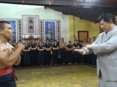 Chưởng môn Huỳnh Tuấn Kiệt bất ngờ bị fan Mỹ mỉa mai vì video võ công 'siêu ảo'