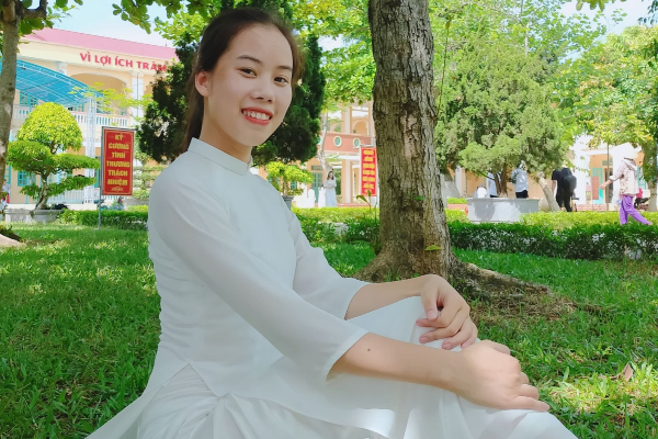 Nữ sinh đạt 10 điểm Văn tốt nghiệp THPT: Tổng kết 9,9, đi học chưa bao giờ điểm dưới 9,5