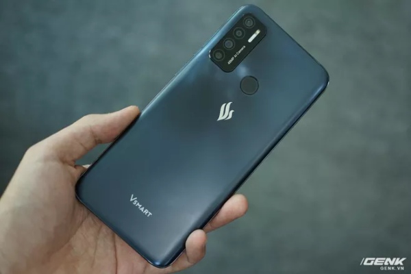 Trên tay Vsmart Live 4: Smartphone 'Make in Vietnam' đầu tiên của VinSmart, cấu hình mạnh, giá bán hấp dẫn