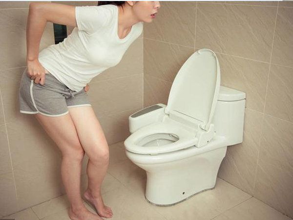 Bất kể nam hay nữ, nếu có 2 biểu hiện bất thường khi đi tiểu thì nhiều khả năng mắc bệnh gút, nên đi khám càng sớm càng tốt