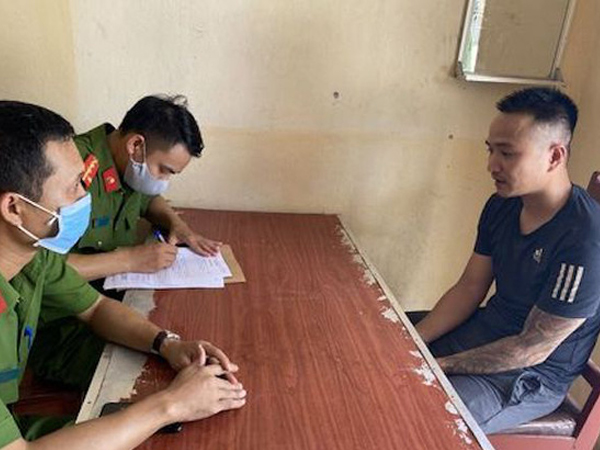 Đang nằm ngủ thì bị nhóm côn đồ kề dao vào cổ bắt cóc đi trong đêm