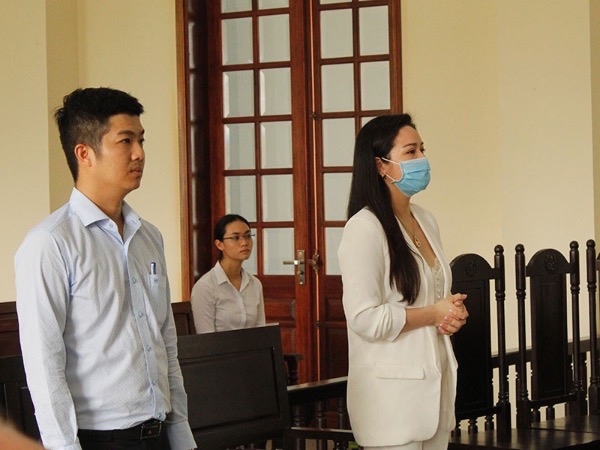 Chưa xong vụ ca sĩ Nhật Kim Anh đòi nuôi con