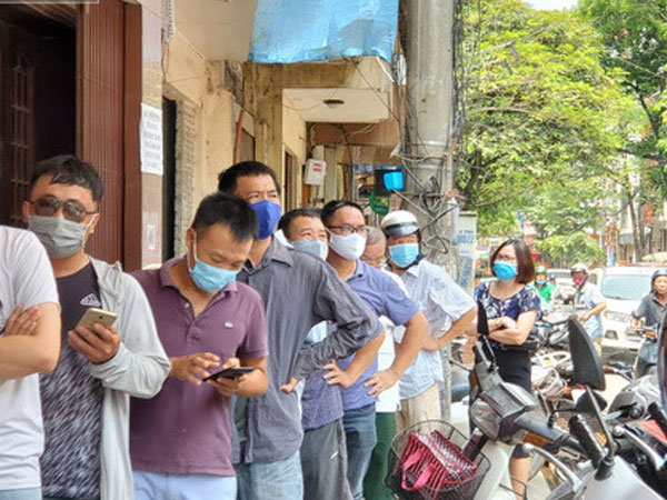 Cảnh tượng như thời bao cấp tại phố bánh Trung thu truyền thống nổi tiếng Hà Nội