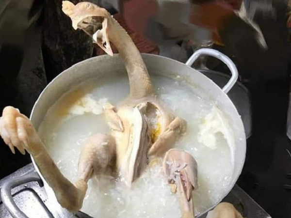 Chết cười với vẻ ngoài 'đứa rách da, đứa lệch cổ' của phi đội gà luộc trên mâm cúng Rằm tháng 7 của hội chị em dở việc nhà