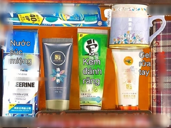 Set đồ phòng ngừa Covid phiên bản… vàng mã: đủ từ khẩu trang, nước rửa tay cho đến nước súc miệng