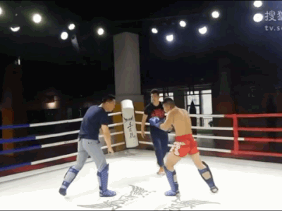 Clip: Thách đấu võ sĩ MMA, đại sư Bát quái chưởng bị đánh sấp mặt trên võ đài