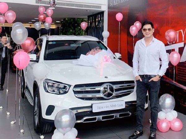 Bóc giá xế hộp Mercedes-Benz diễn viên Minh Luân vừa nhận đúng dịch Covid-19