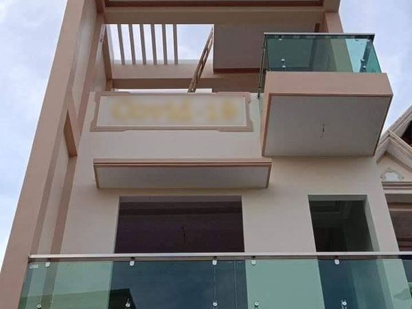 Xây nhà năm Covid, gia chủ mạnh dạn điền dòng chữ nổi bật ngay trước mặt tiền khiến ai đi qua cũng phải ngoái nhìn