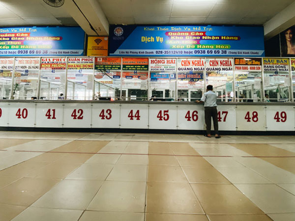 2 bến xe lớn nhất Sài Gòn 'ngấm đòn' Covid-19, nhà xe hạ giá vé vì ế khách trong dịp nghỉ lễ Quốc khánh