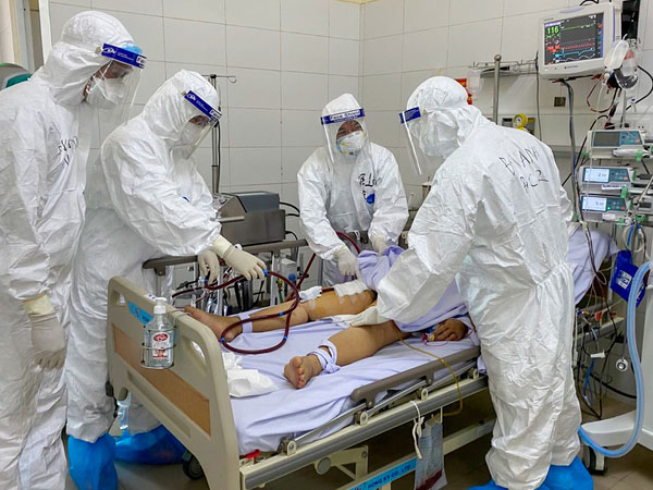 'Bệnh nhân 416' xét nghiệm 4 lần âm tính nCoV, nguy cơ tử vong vẫn rất cao