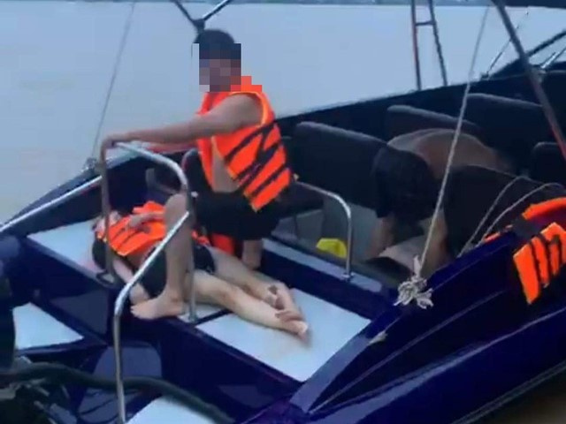 Va vào tàu du lịch, 2 người tử vong trên sông Cổ Chiên