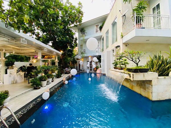 Mãn nhãn với loạt cơ ngơi của dàn 'cá mập' trong Shark Tank: Người độc thân ưa biệt thự hoành tráng, kẻ đã kết hôn lại thích style trồng rau, nuôi gà